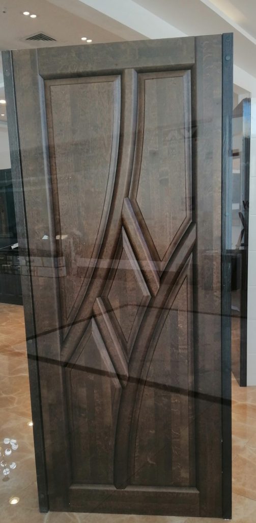 "wooden-door-in-contemporary-design"